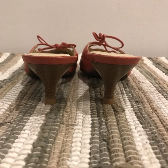 Aerosoles coral pink leather mules with front bow ornament. Size 6. EUC - Picture 9 of 12